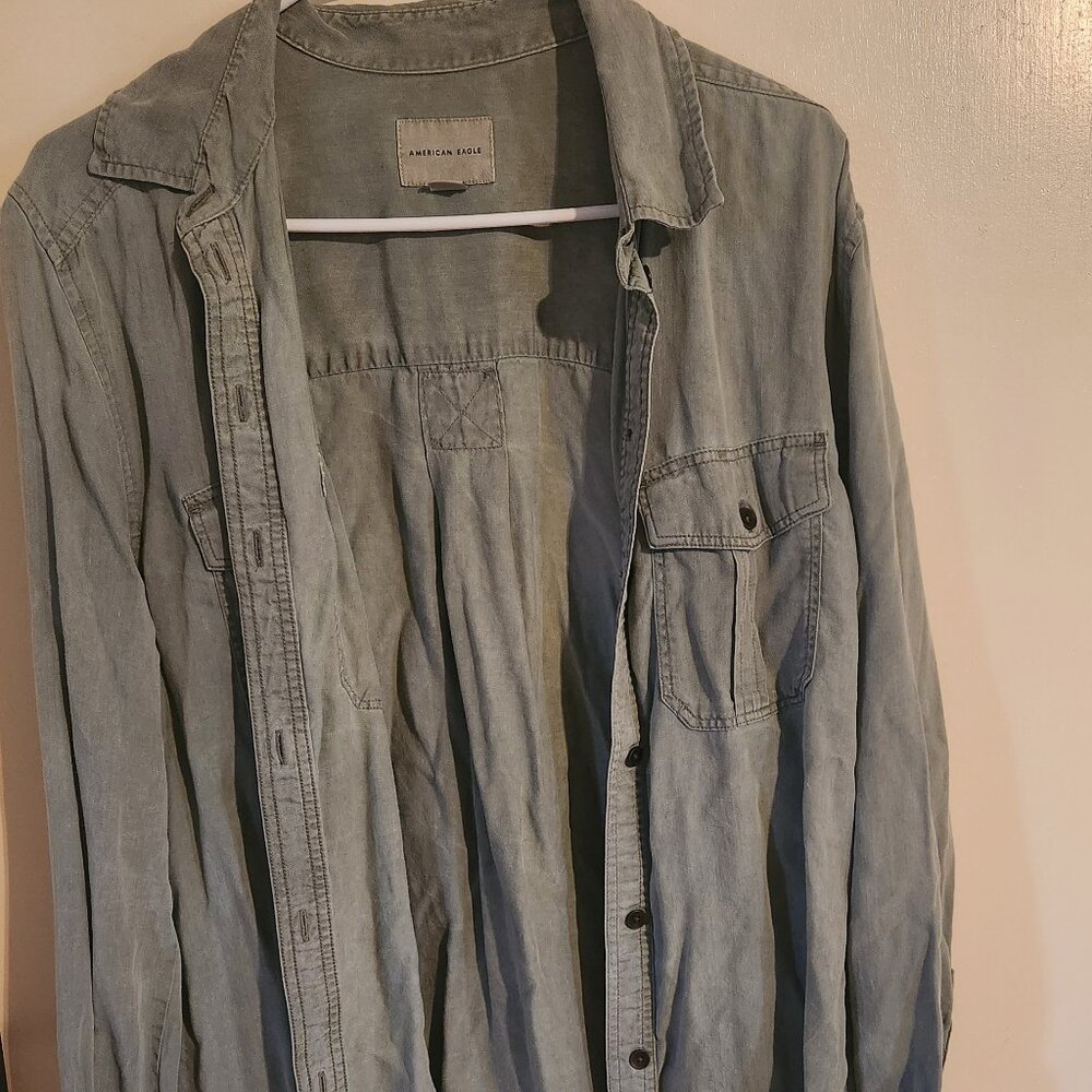 American Eagle button down